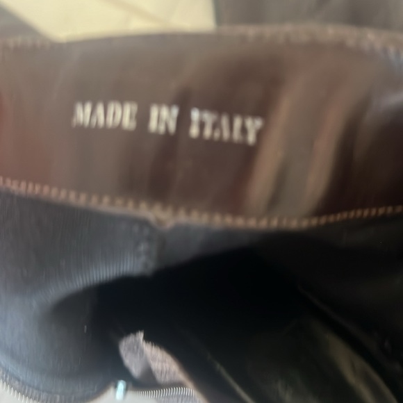 ECCO ankle boots in a deep chocolate brown color. LIKE NEW CONDITION BARGAIN! - Picture 4 of 10